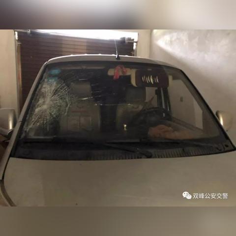 双峰车祸事件最新视频报道，现场情况速递